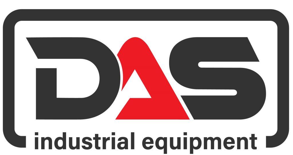 Pełne logo DAS industrial equipment na białym tle. Składa się z grubego, nowoczesnego napisu „DAS” zamkniętego w czarnej, otwartej ramce. Pod głównym napisem znajduje się mniejszy tekst „industrial equipment”. Litera „A” wyróżnia się czerwonym kolorem.